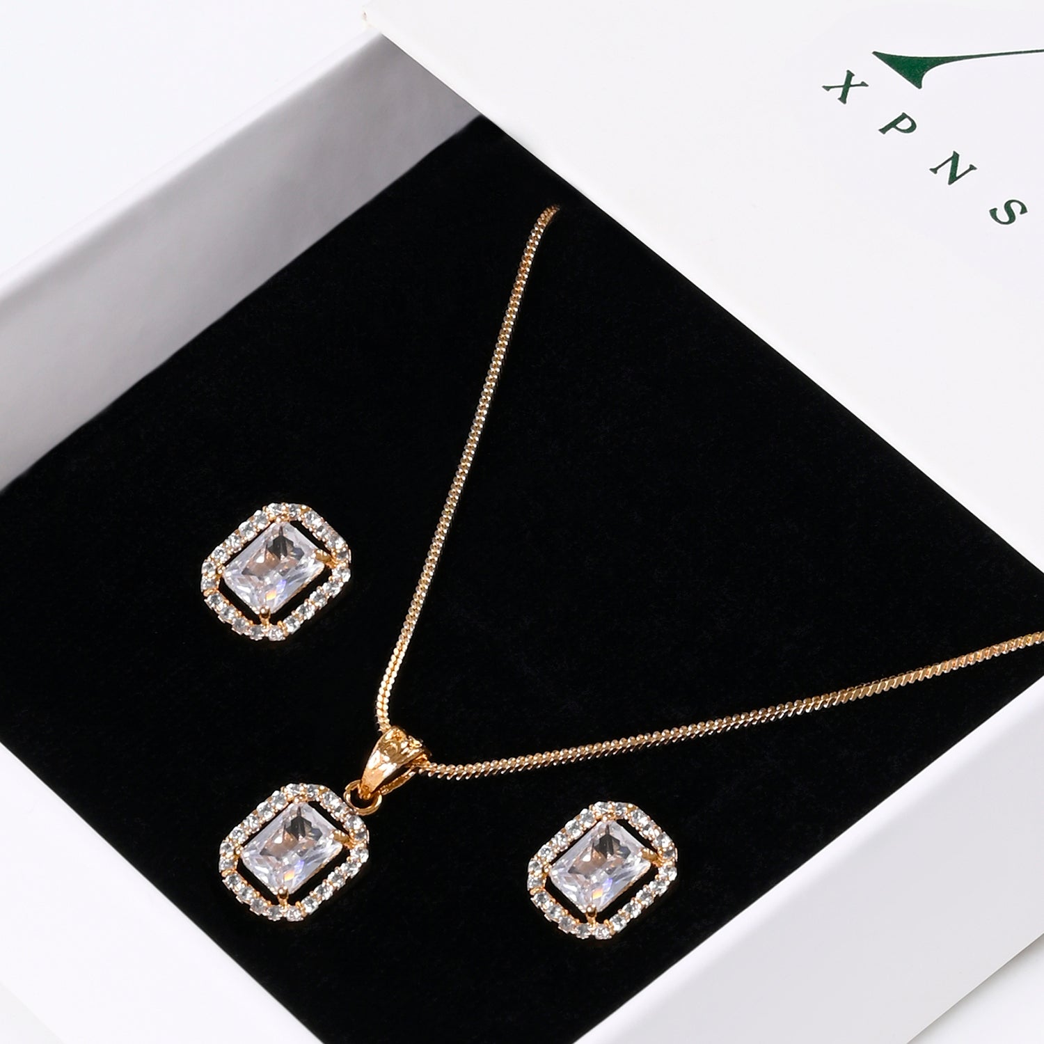 American diamond pendant on sale set