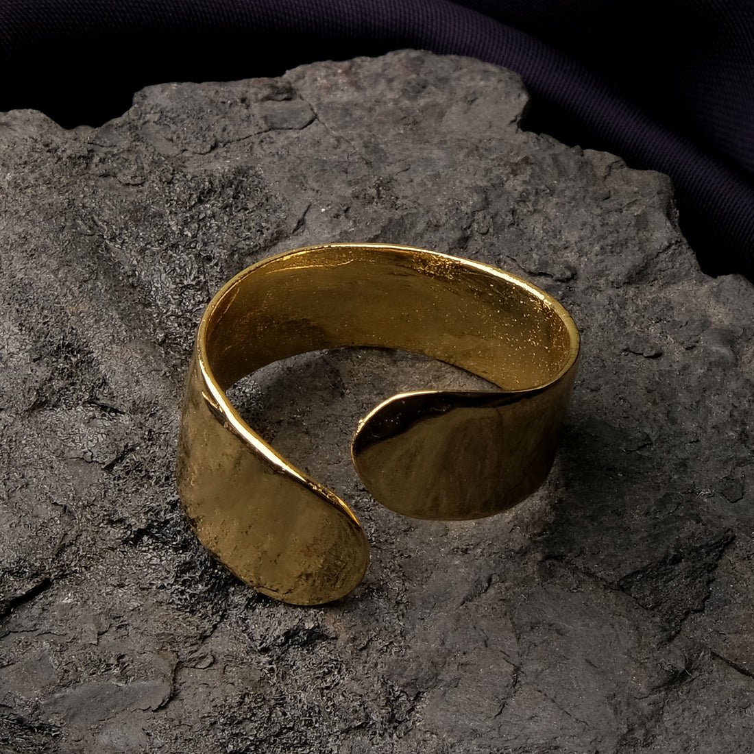 Twisted Band Ring