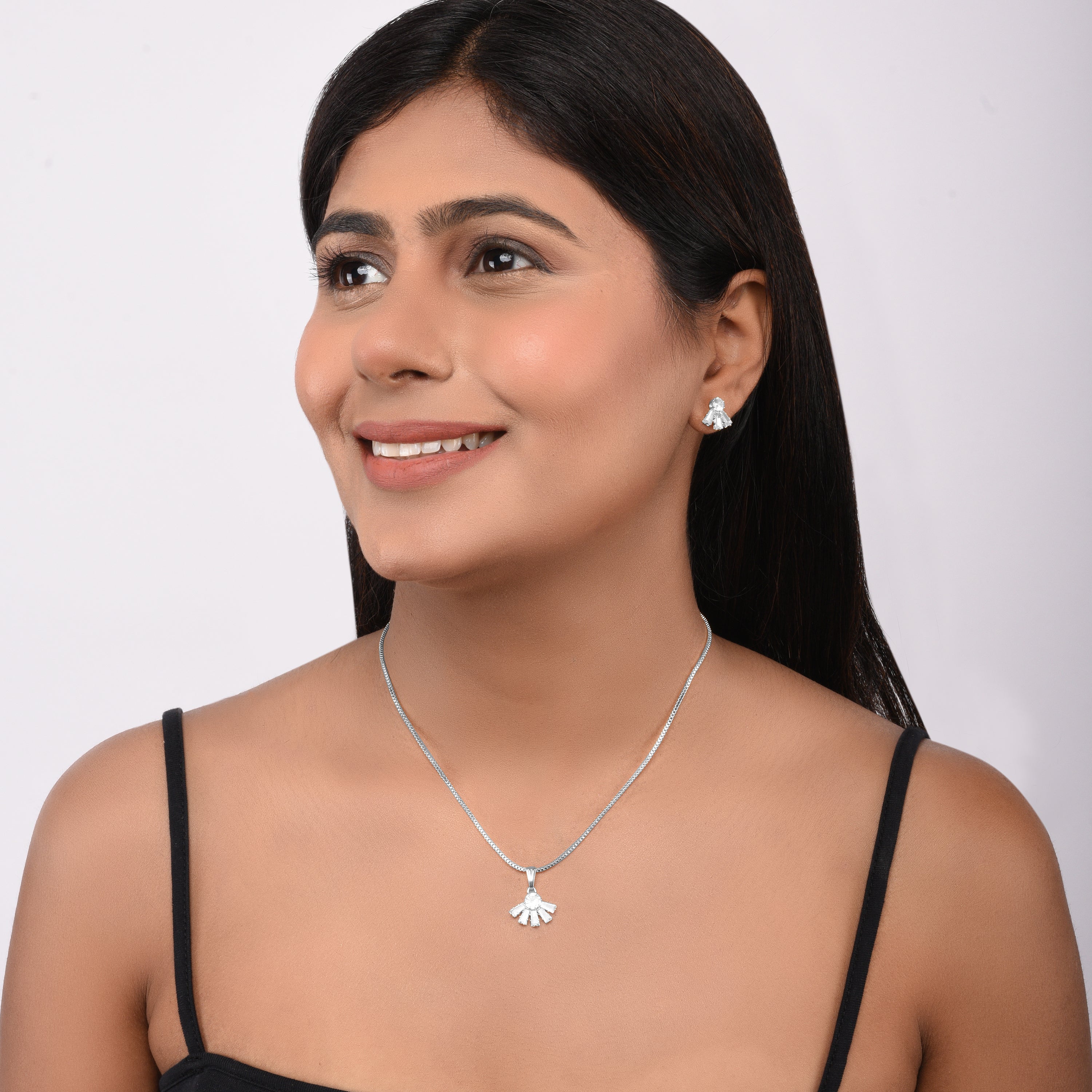 Modern Necklaces – XPNSV