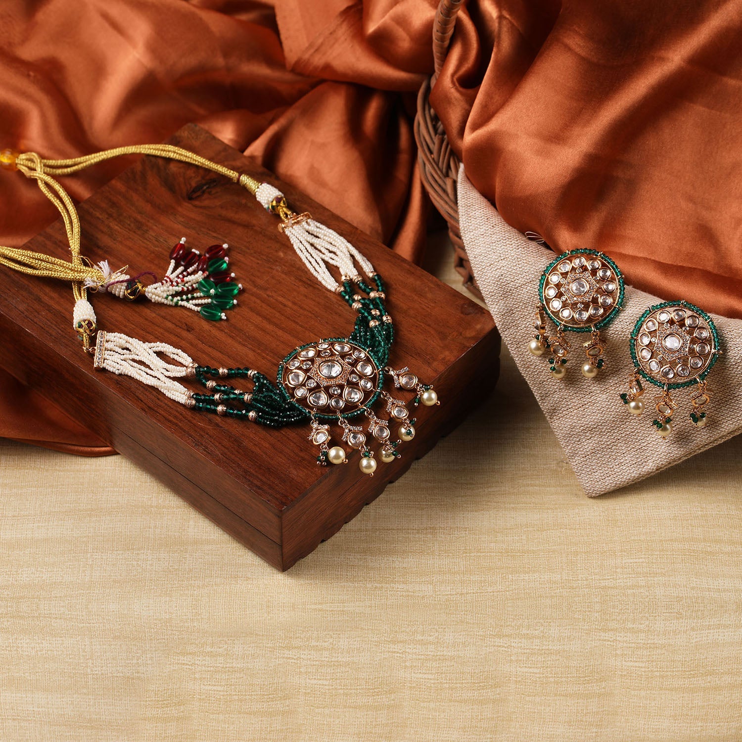 Emerald Green Choker Necklace With Earrings