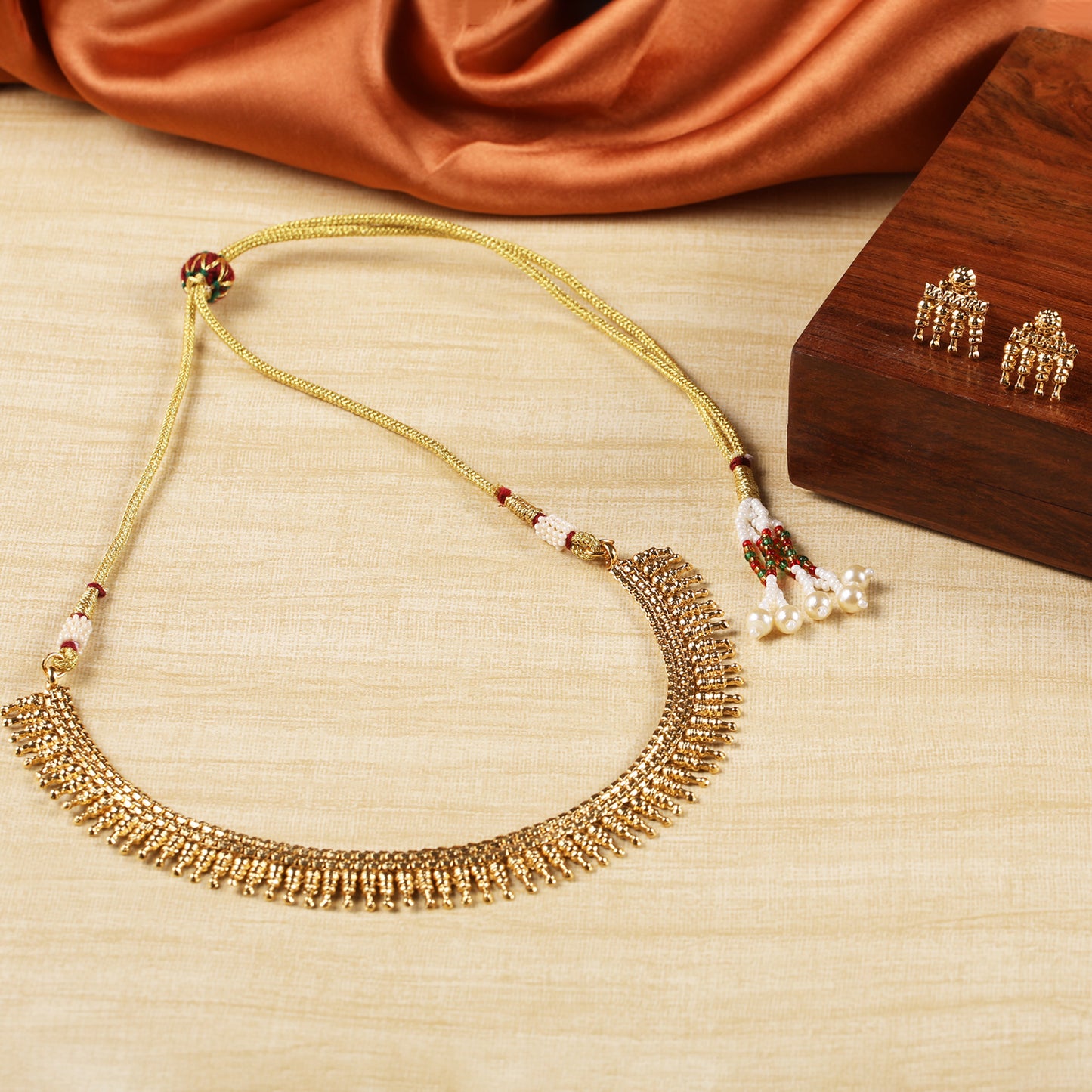 Vintage India Elegant Necklace Set with Earrings