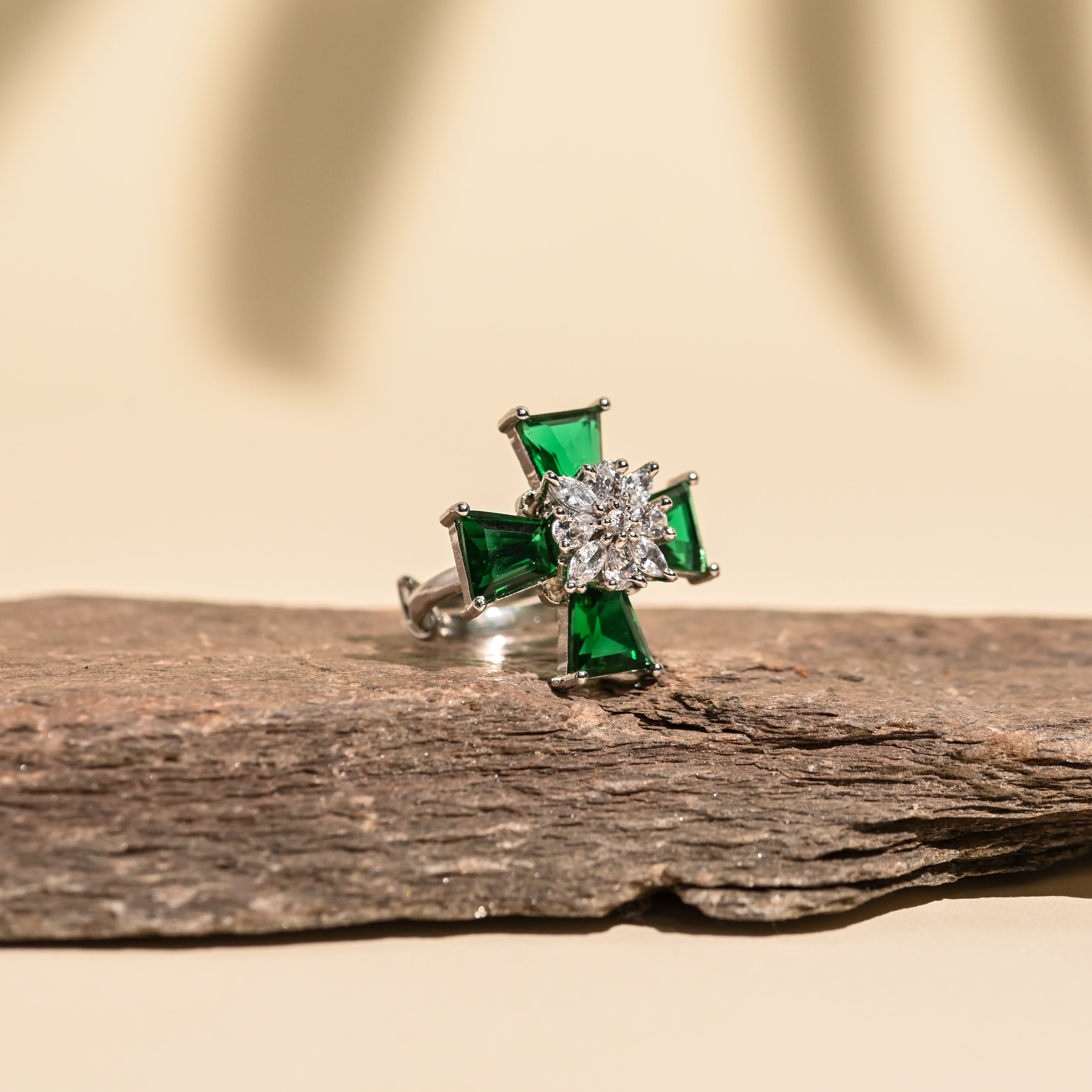 Statement Emerald Ring with Diamonds and Silver - Rhodium Plating (Adjustable)