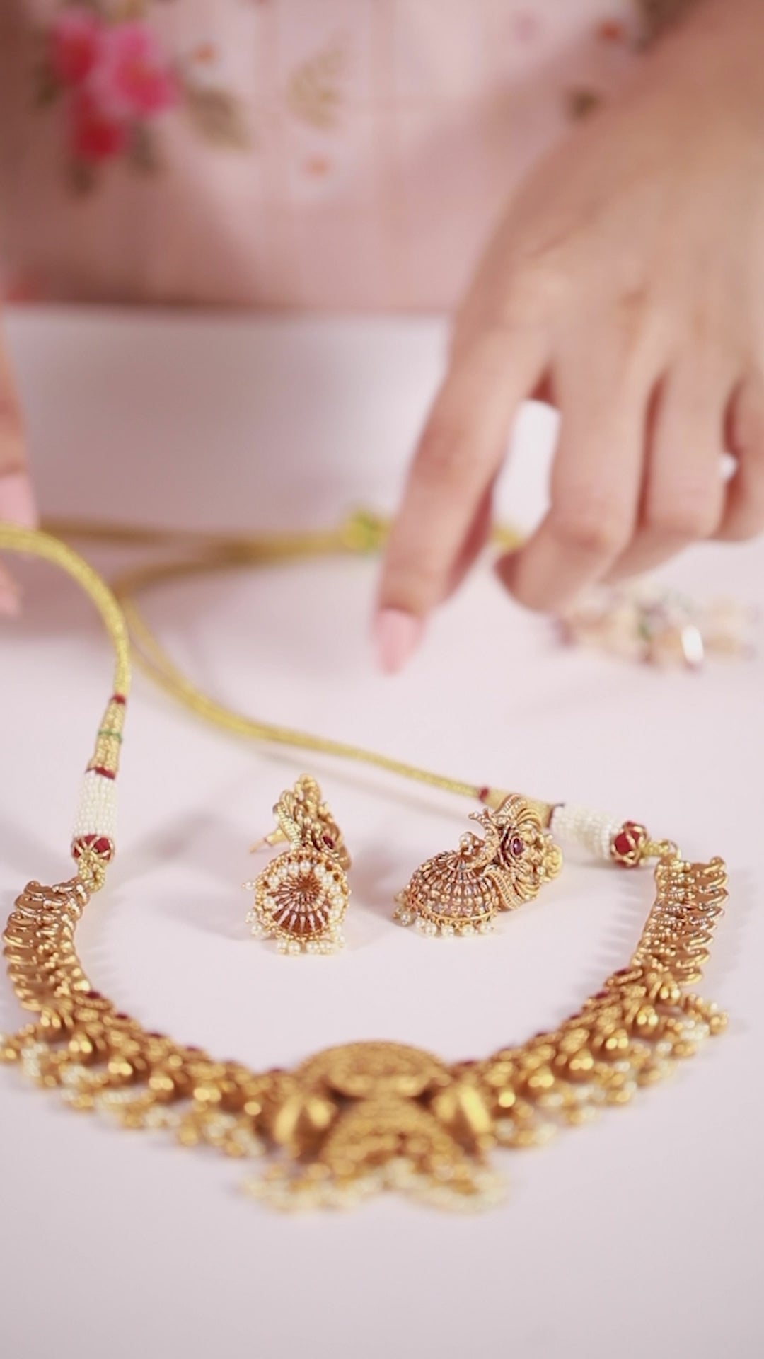 Vintage India Beauty Temple Set with Earrings